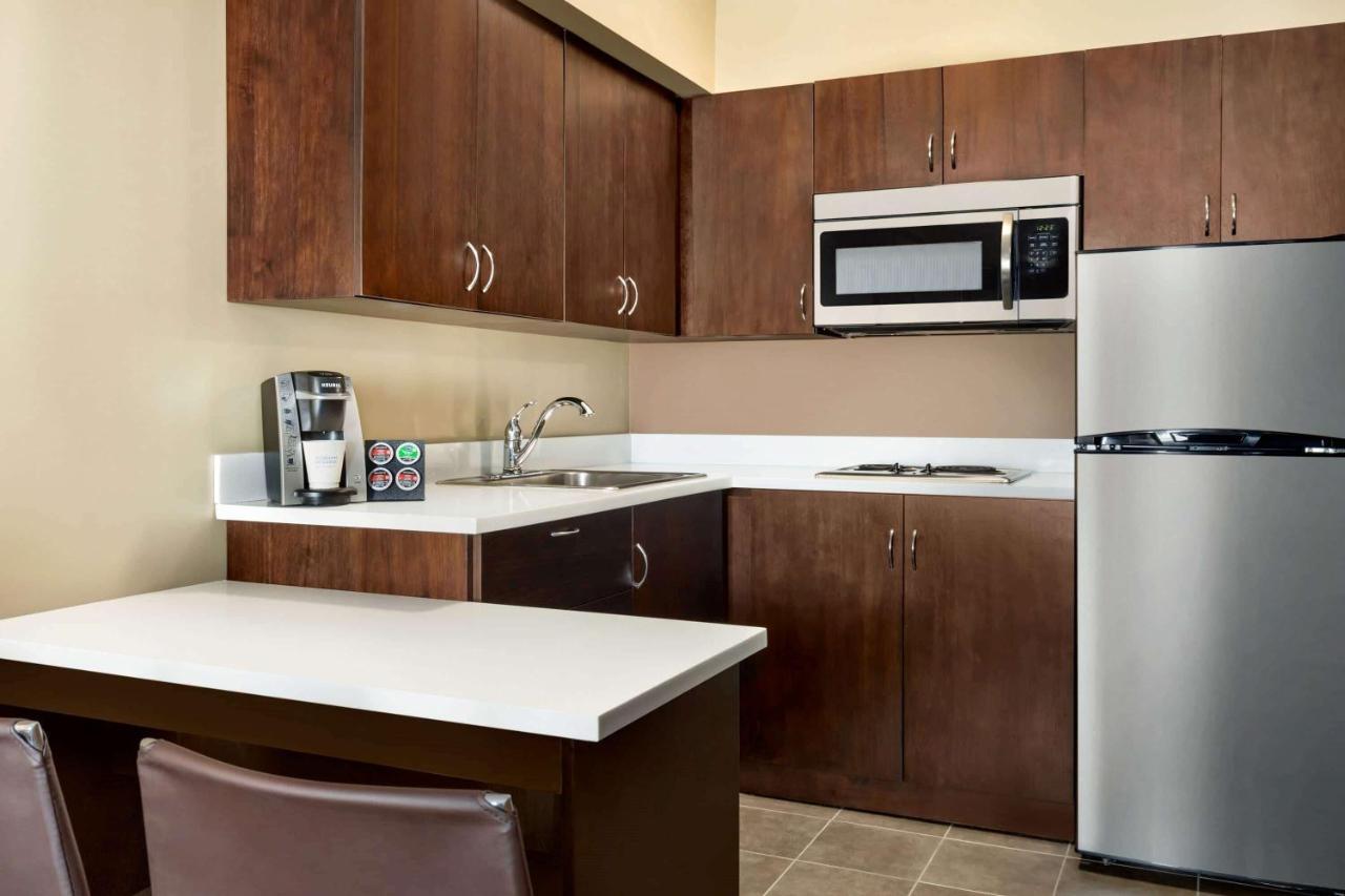 Microtel Inn And Suites By Wyndham Weyburn מראה חיצוני תמונה