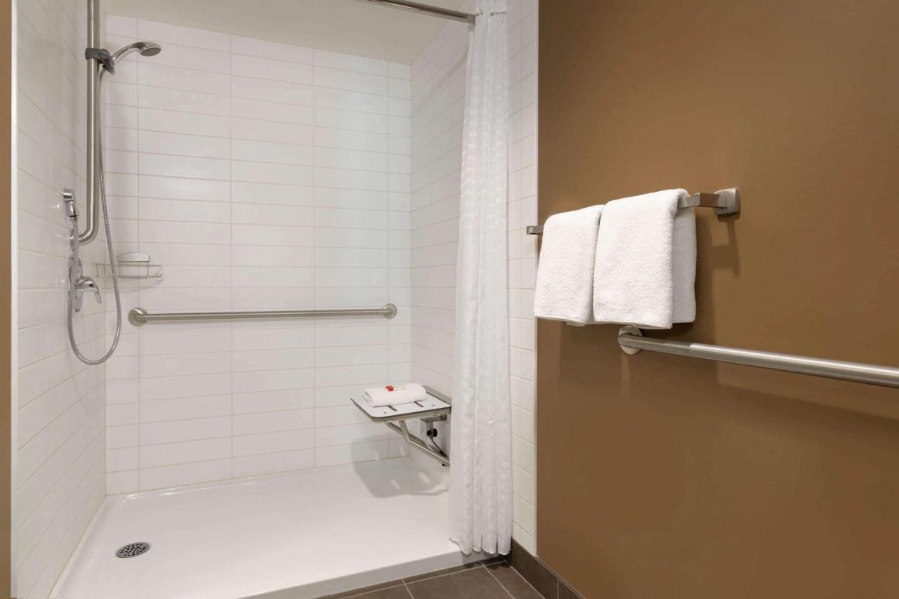 Microtel Inn And Suites By Wyndham Weyburn מראה חיצוני תמונה