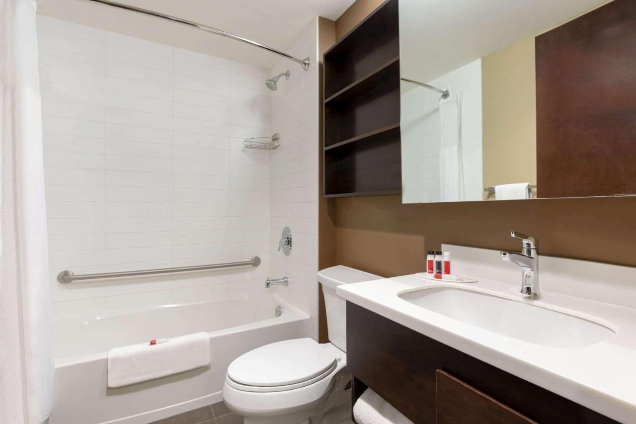Microtel Inn And Suites By Wyndham Weyburn מראה חיצוני תמונה