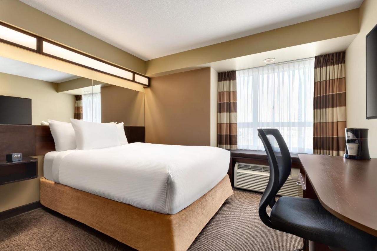 Microtel Inn And Suites By Wyndham Weyburn מראה חיצוני תמונה